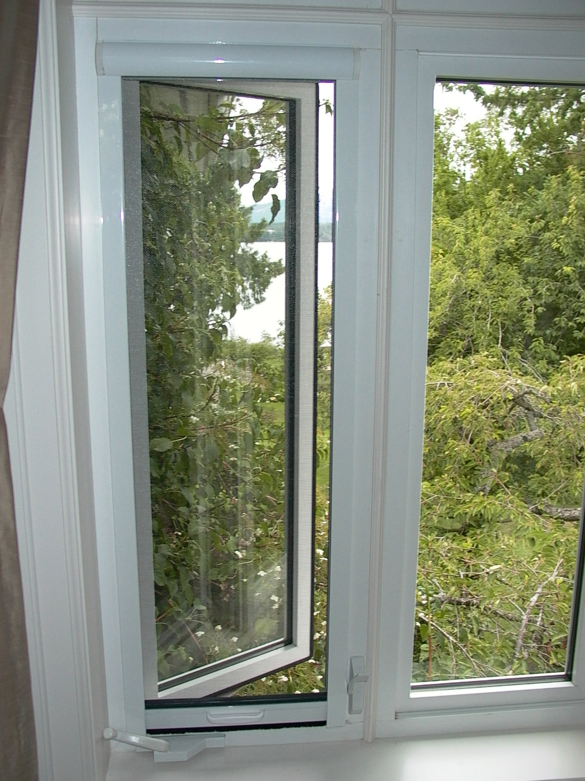 Solar casement window screen